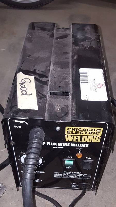 lot 117 image: Chicago Electric 90 Amp Flux Wire Welder