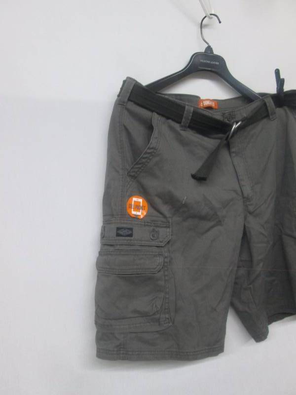 lot 81 image: Lee Mens Wyoming Cargo Short