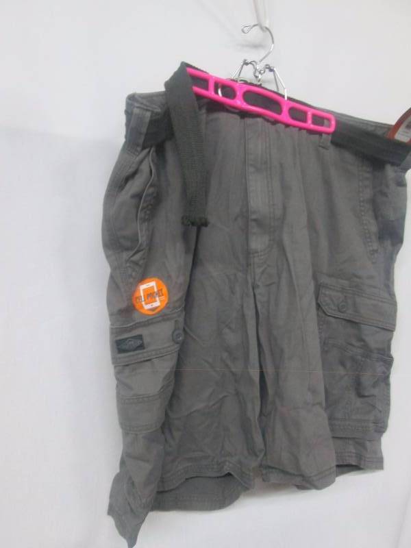 lot 73 image: Lee Mens BigTall Wyoming Cargo Short