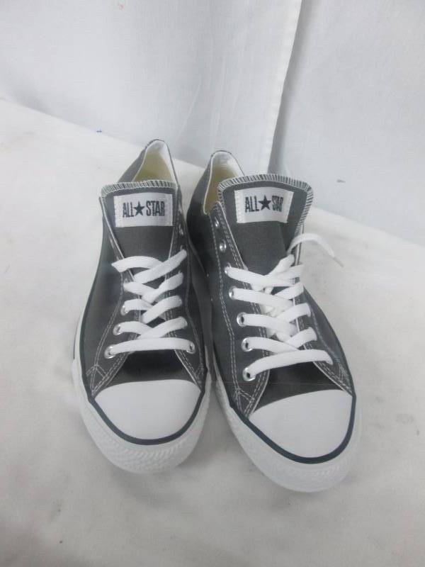 lot 44 image: Converse Unisex Chuck Taylor All Star Low Cut Sneakers