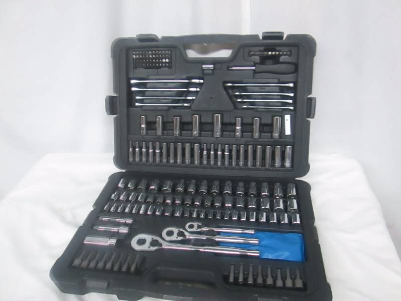 lot 13 image: Stanley 201-pc. Mechanics Tool Set
