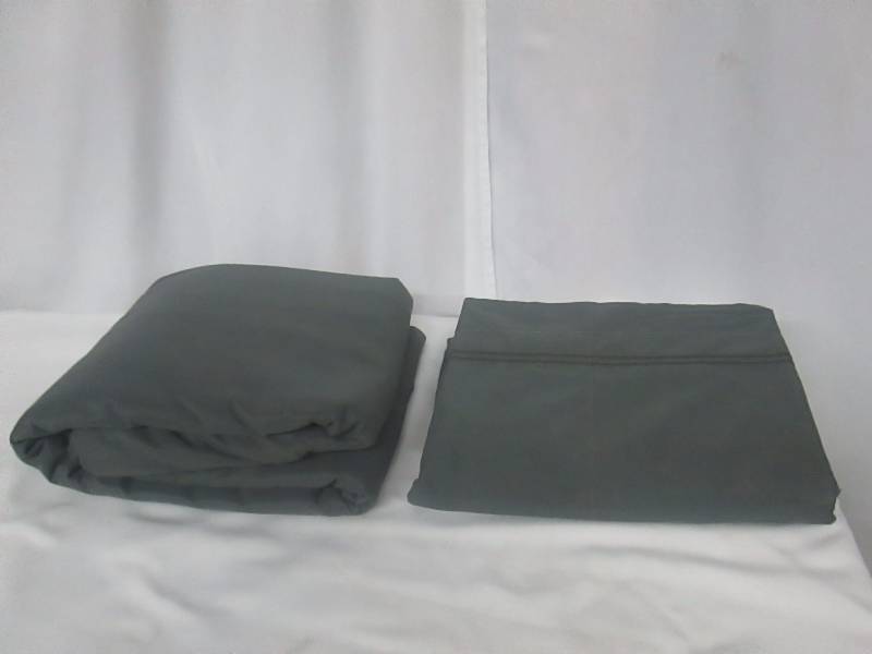 lot 35 image: Superior 3000 Series Brushed Microfiber Duvet Cover Set - King