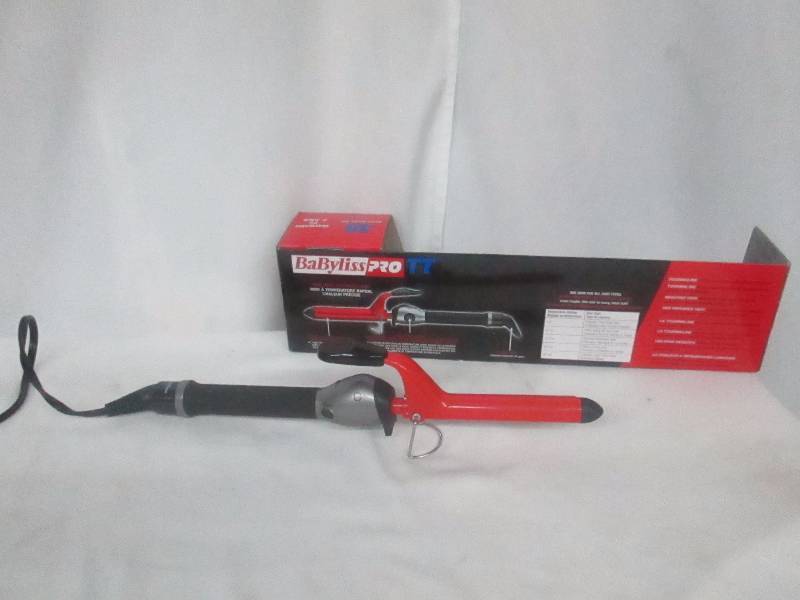 lot 31 image: Babyliss PRO Ceramic Curling Iron