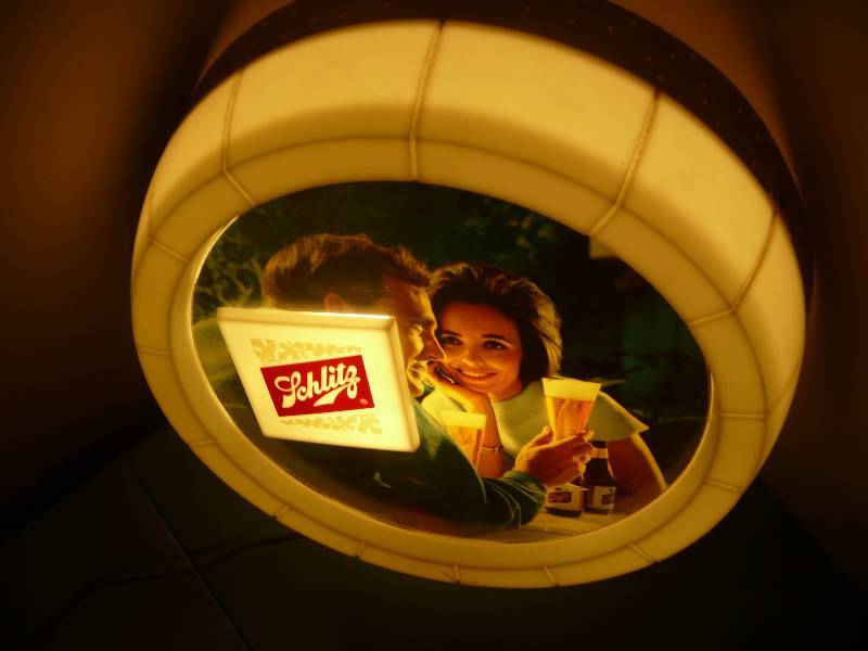 VINTAGE AND VERY RARE SCHLITZ BEER LIGHT - VERY NICE CONDITION