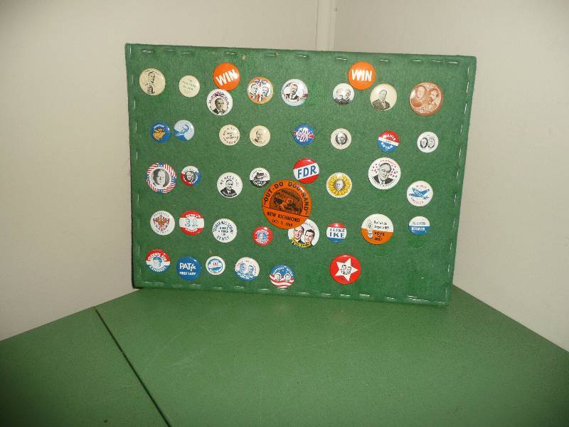 LARGE LOT OF VINTAGE POLITICAL BUTTONS - SOME VERY OLD