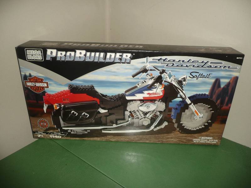 PRO BUILDERS MEGA BLOCKS HARLEY DAVIDSON SOFTAIL - VALUED AT OVER $150.00 - NEW IN BOX