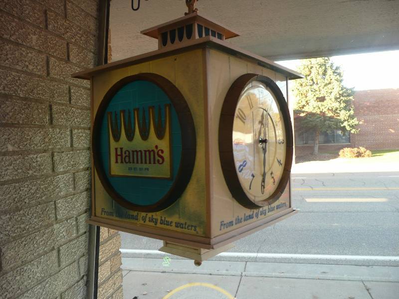 HAMMS BEER ROTATING CLOCKLIGHT EVERYTHING WORKS AS IT SHOULD