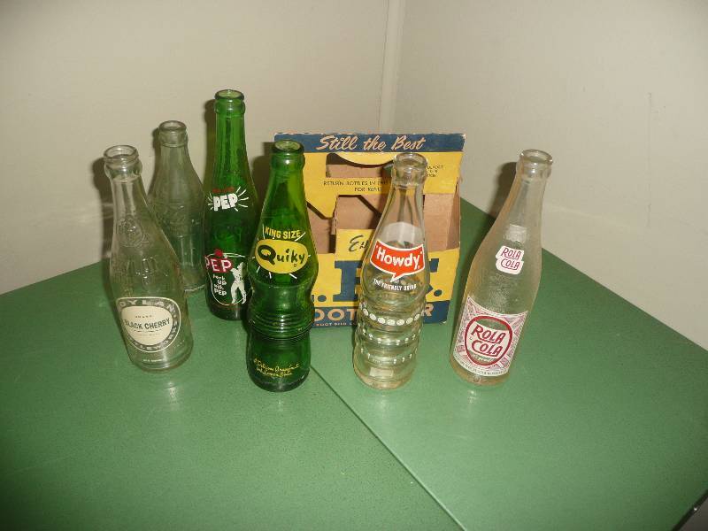 VINTAGE POP BOTTLE LOT - SEE PICTURES
