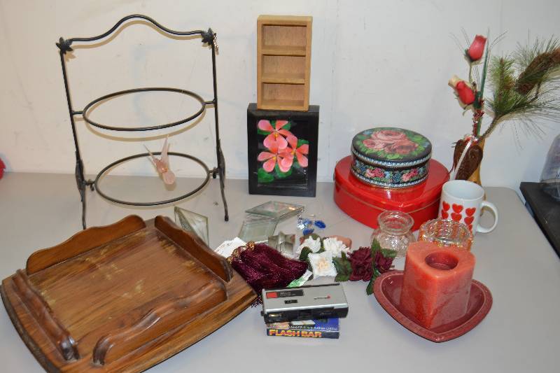 lot 155 image: Longaberger Candle, Vintage camera and more