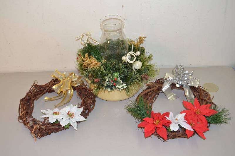 lot 167 image: Christmas Decorations