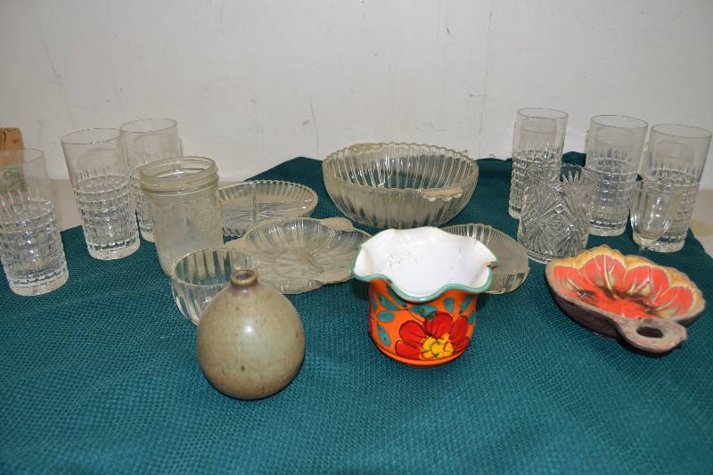 lot 176 image: Vintage Glassware