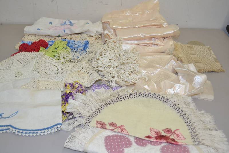 lot 177 image: Doilies  Valances
