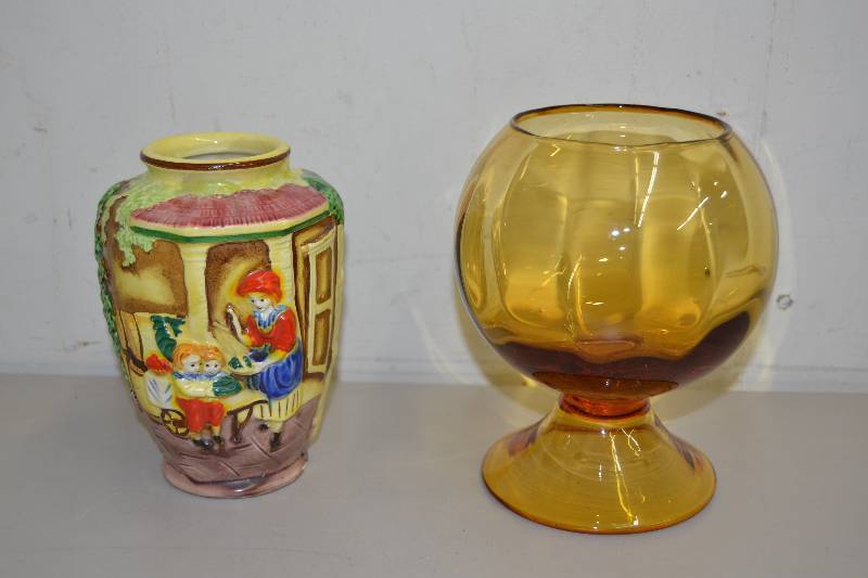 lot 178 image: Vase and bowl