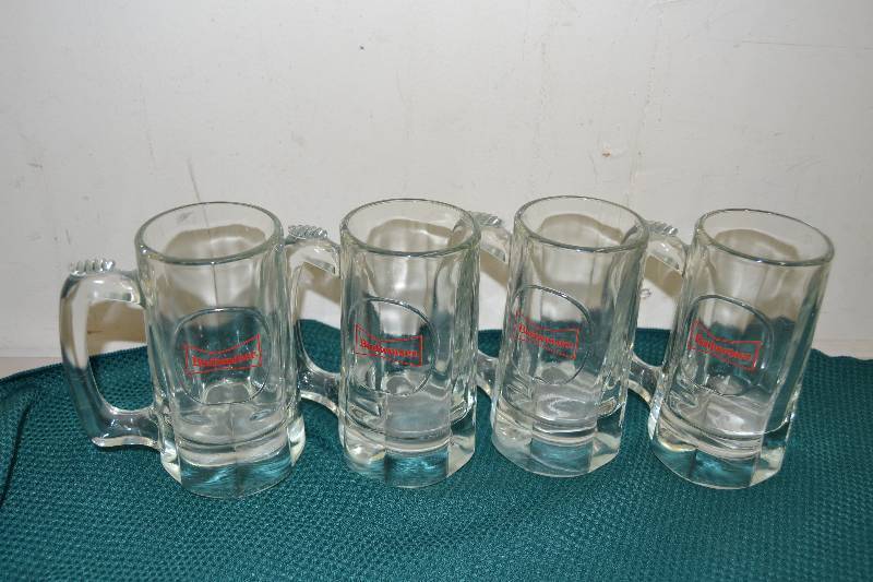 lot 198 image: Budweiser Mugs