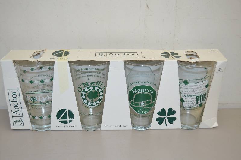 lot 199 image: glasses