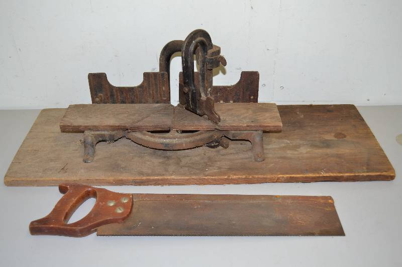 lot 202 image: Vintage Miter Box