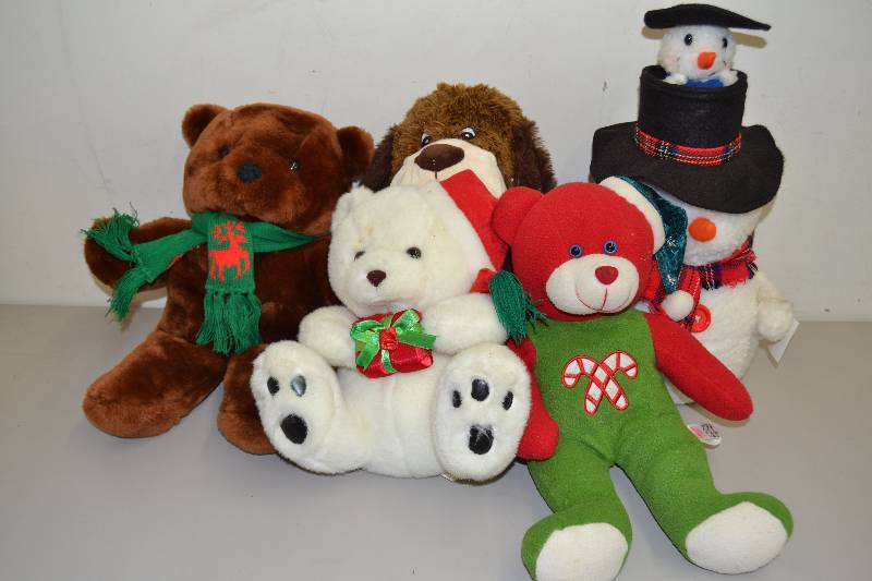 lot 209 image: Holiday Stuffed Animals