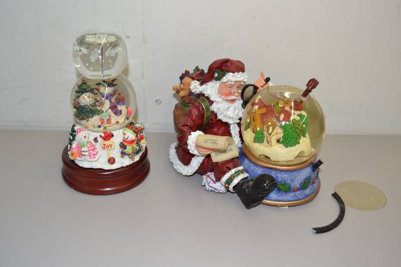 lot 210 image: Christmas Snow Globes