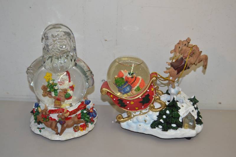 lot 211 image: Christmas Snow Globes