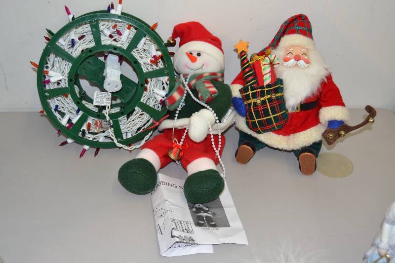 lot 214 image: Christmas Decorations