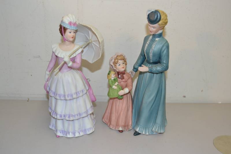 lot 231 image: HOMCO Figurines