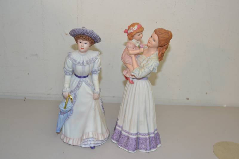 lot 232 image: Home Interior Figurines