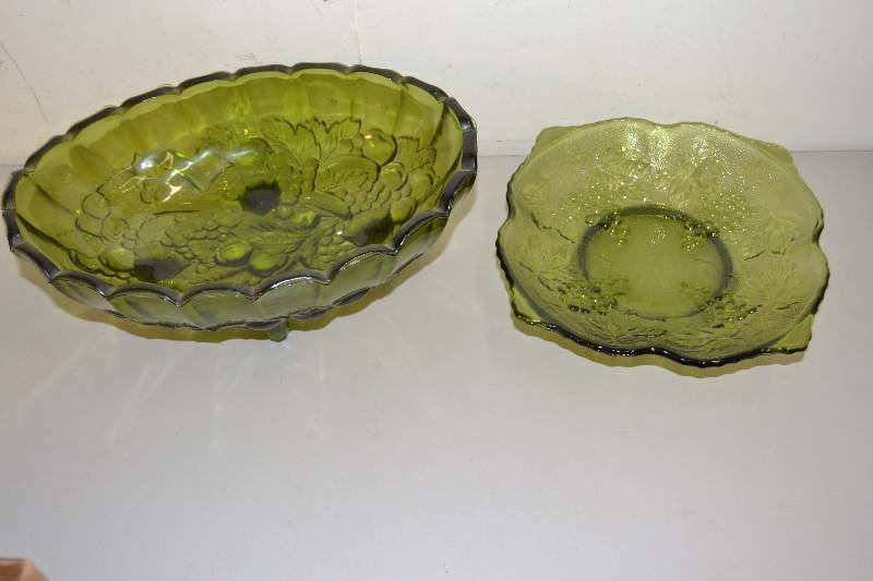 lot 3 image: Vintage Green glassware