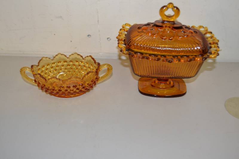 lot 4 image: Vintage Amber Glass