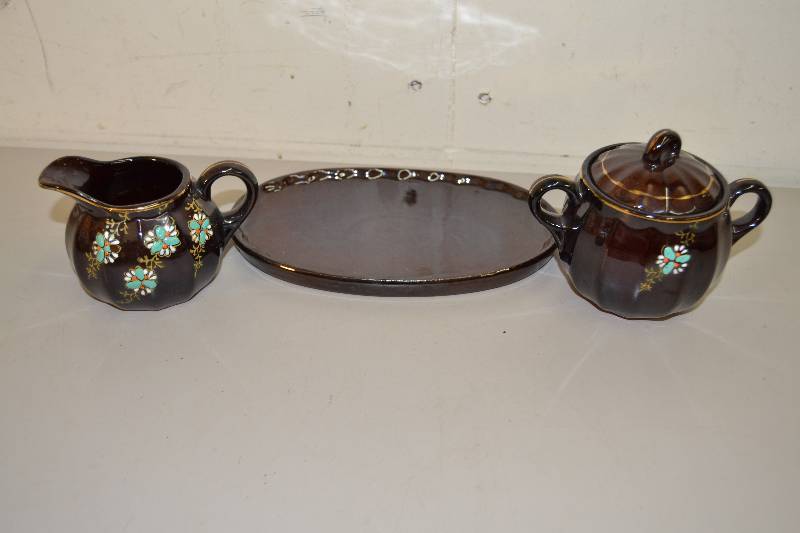 lot 7 image: Vintage Cream & Sugar