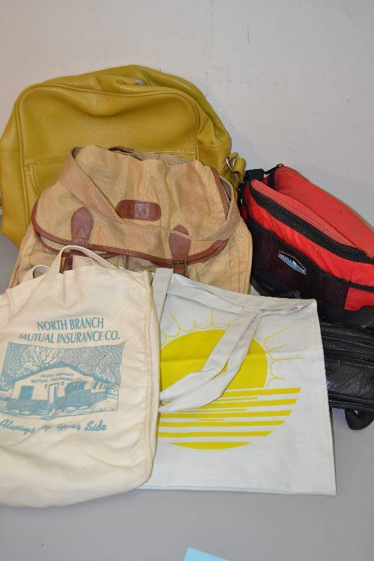 lot 9 image: Bags Purses