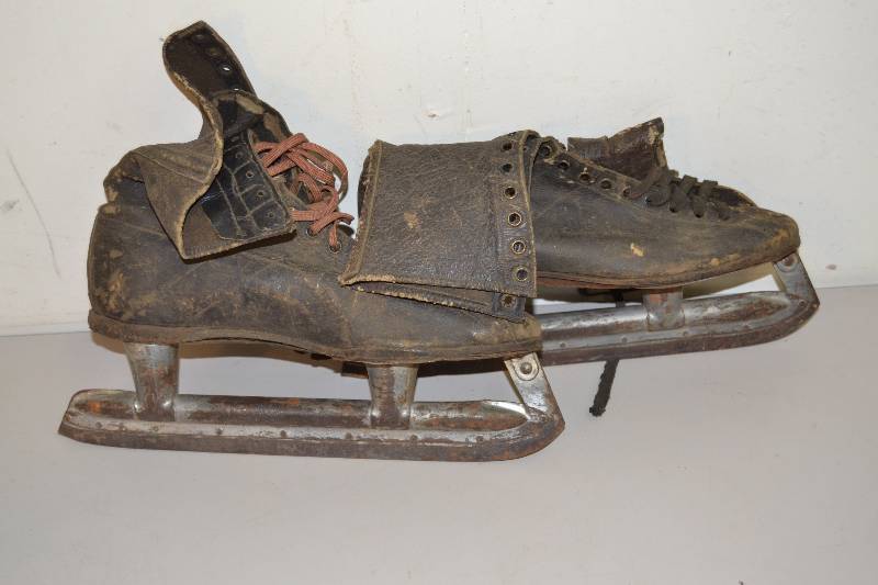 lot 11 image: Vintage Ice Skates