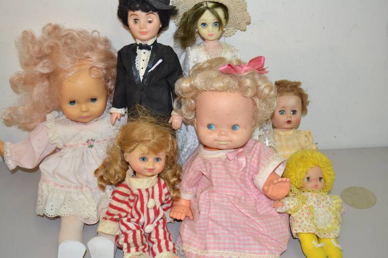 lot 13 image: Vintage Dolls