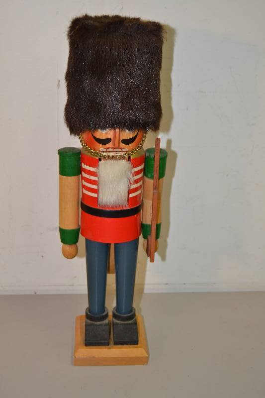 lot 24 image: Nutcracker