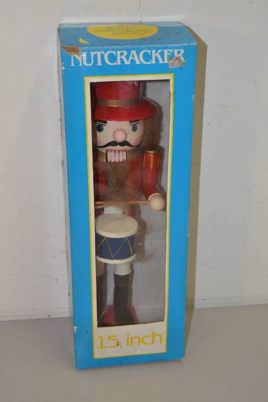 lot 25 image: Nutcracker