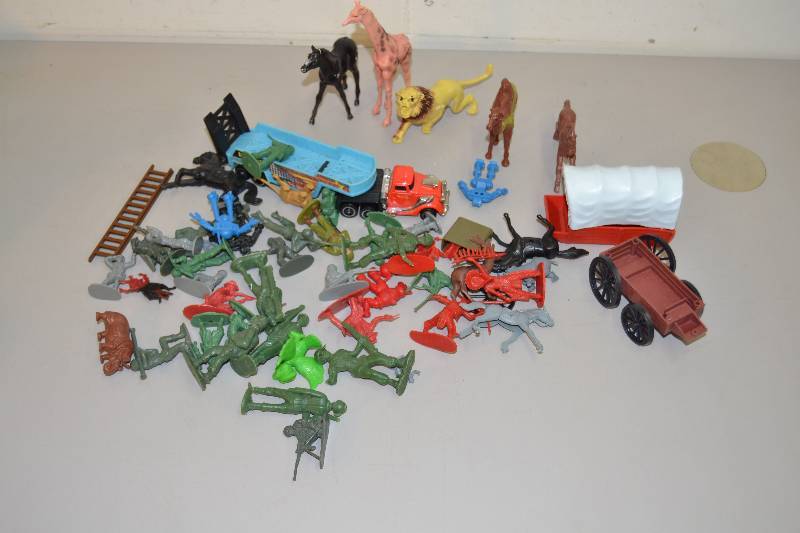 lot 28 image: Toys