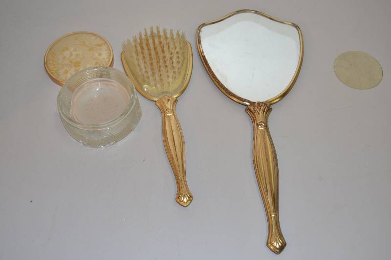 lot 31 image: Vintage Dresser Set