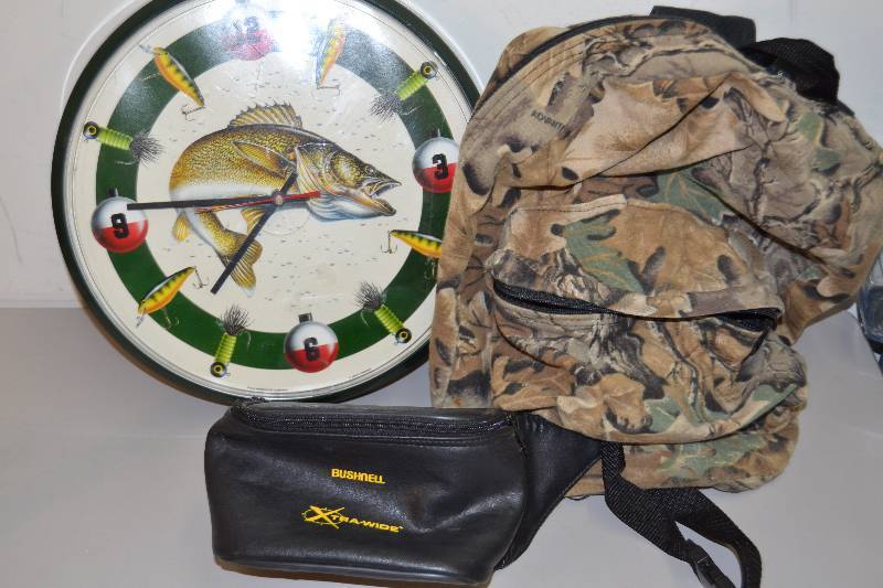 lot 36 image: Camo Backpack, Clock