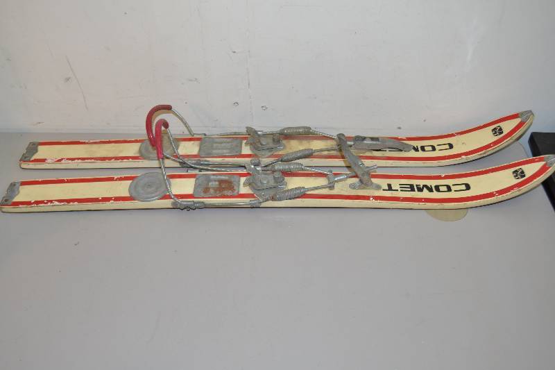 lot 38 image: vintage childrens skis