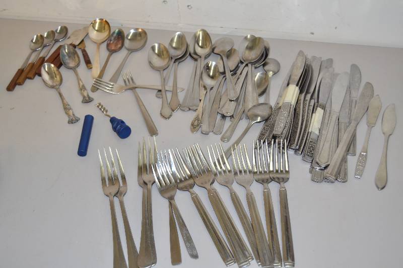 lot 40 image: Flatware