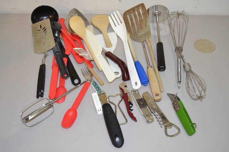 lot 42 image: Kitchen Utensils