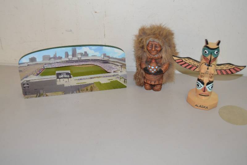 lot 44 image: Figurines
