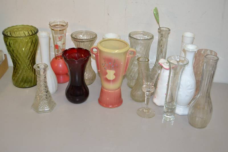 lot 50 image: Vases
