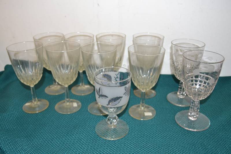 lot 51 image: Vintage Stem glassware