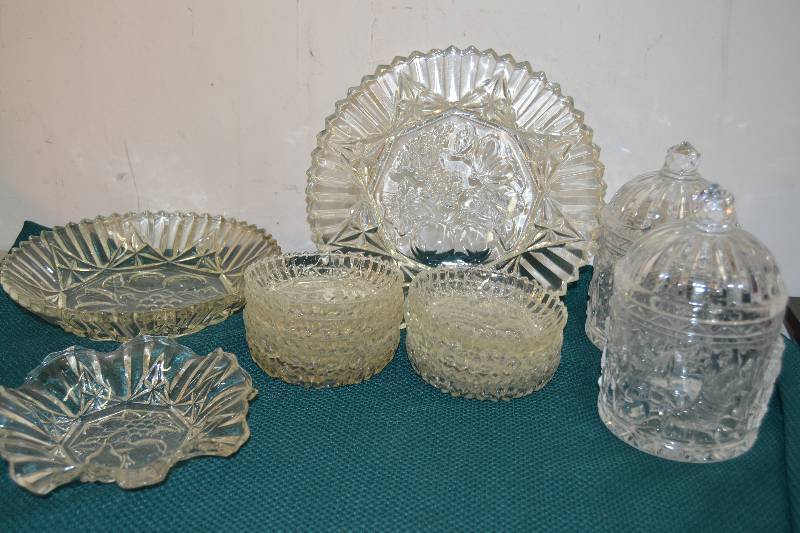 lot 53 image: Decorative Glassware