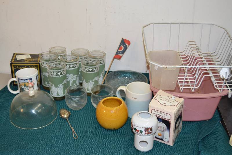 lot 55 image: Kitchen Items