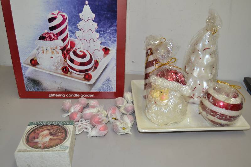 lot 64 image: Christmas Decorations