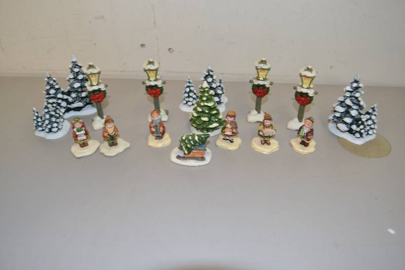 lot 74 image: Hummel Hawthorne Collection