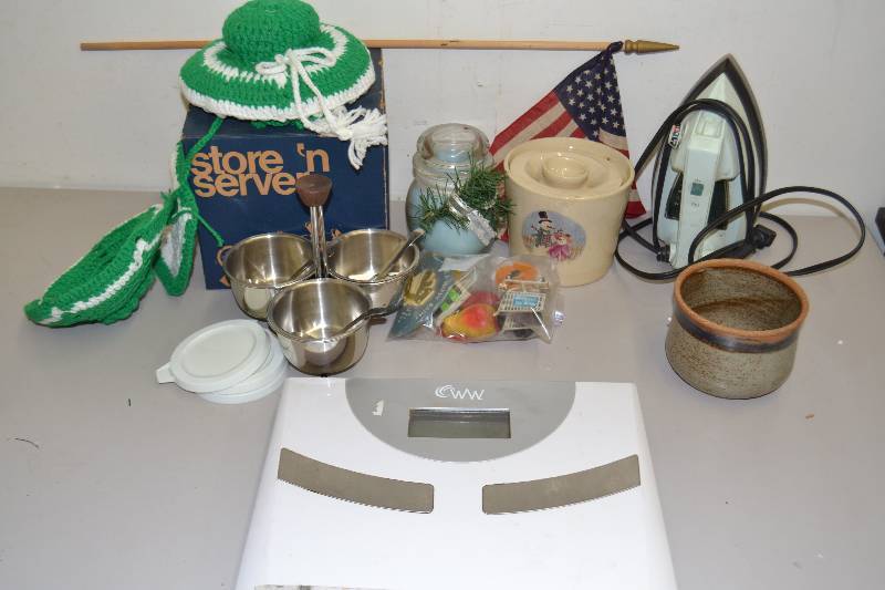 lot 77 image: Household items