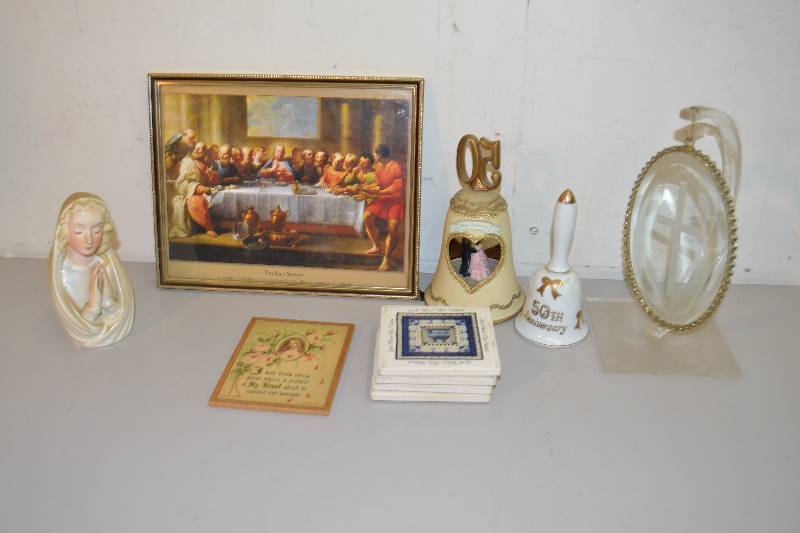 lot 86 image: Home decor