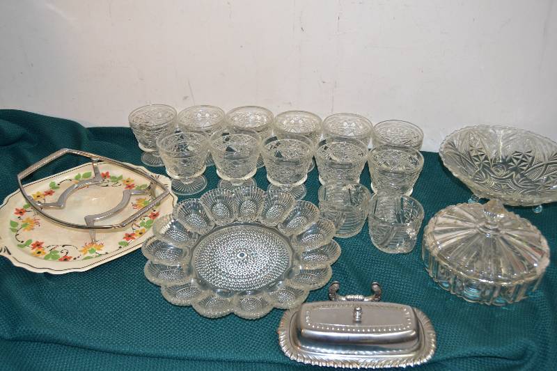 lot 89 image: Serving dishes